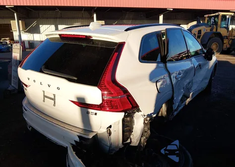 2025 Volvo Xc60 B5 Ultra z USA, uszkodzony, nr VIN YV4M12RM3S1026022